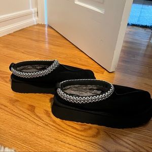 UGG Tazz Platform Suede Slipper
